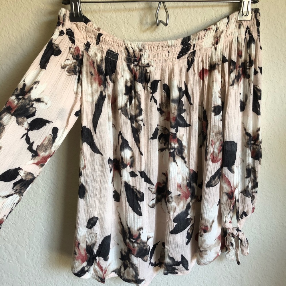 Adorable Floral Off The Shoulder Top size XS